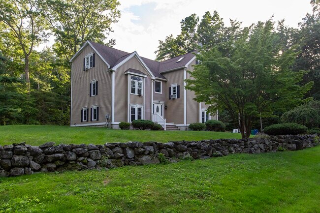 Building Photo - 5 Olde Rd