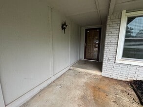 Building Photo - 5716 S Elm Ave