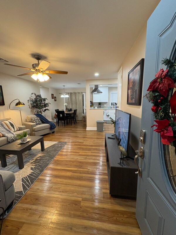 Foto del edificio - 1216 Hymelia Ave