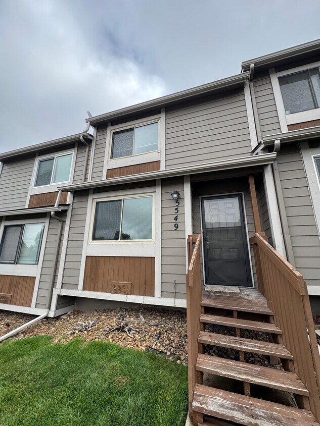 Foto principal - 2 Bedroom 1 1/2 Bath Townhome