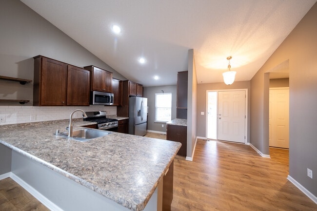 Foto del edificio - 15141 Emory Cir