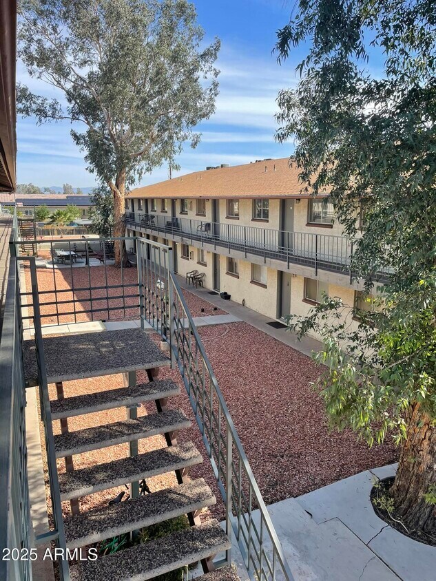 Primary Photo - 2002 E Sweetwater Ave