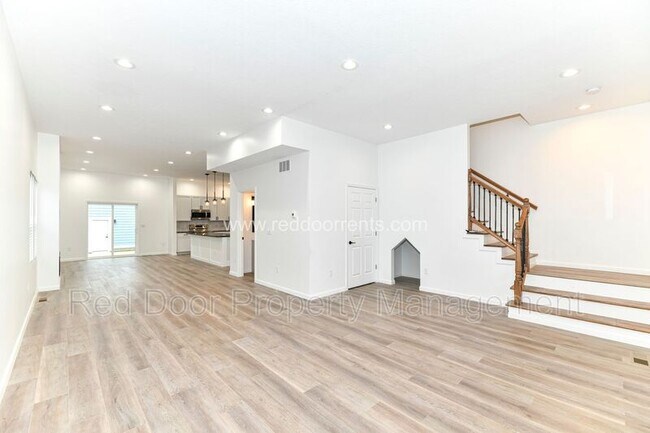 Building Photo - 1109 W 35th St