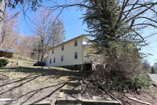 Building Photo - 48 W Branchville Rd