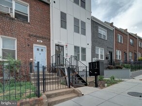 Building Photo - 1004 18th St NE