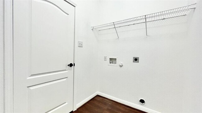 Building Photo - 1102 Middle Brook Dr