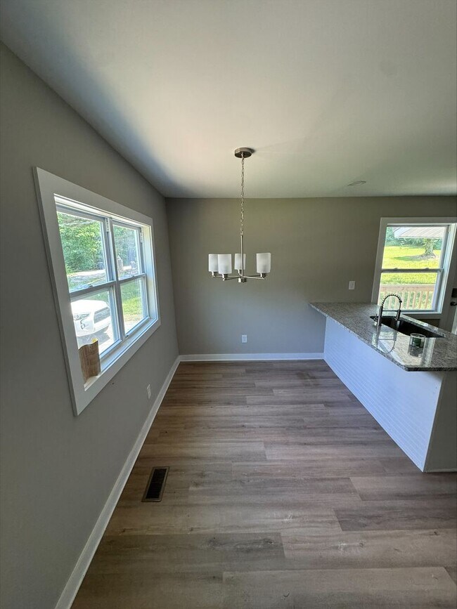 Foto del edificio - CHARMING 3 BEDROOM, 2 BATH HOME IN BIRMINGHAM!