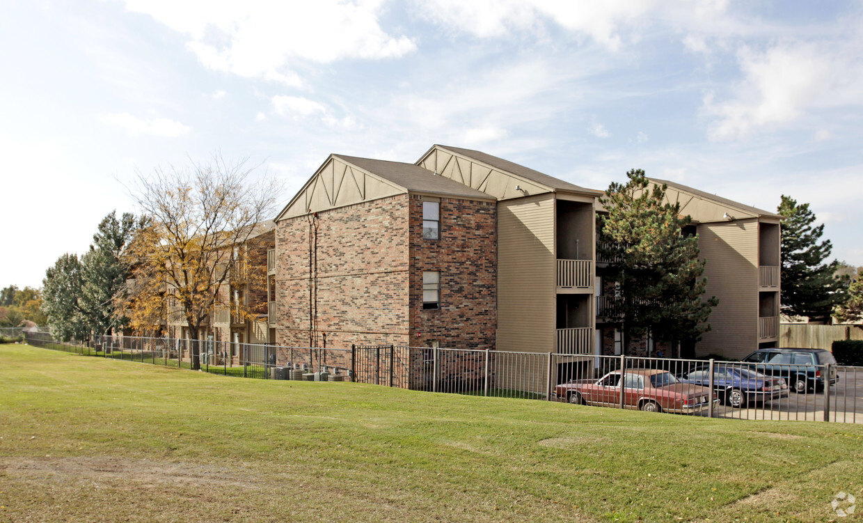 Primary Photo - Elkhorn Apartments