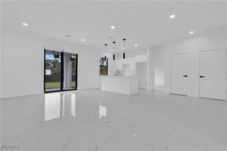 Building Photo - 3211 32nd St W