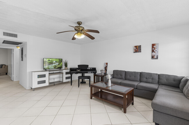 Foto del edificio - 3028 Harwood D
