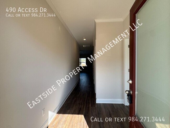 Foto del edificio - 490 Access Dr