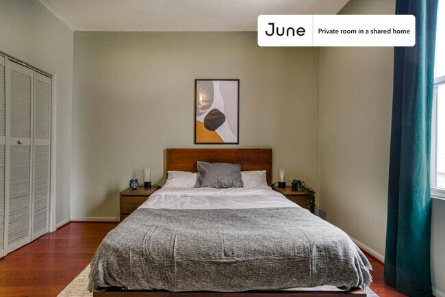 Building Photo - Private bedroom in 3 bed/1.5 bath Home