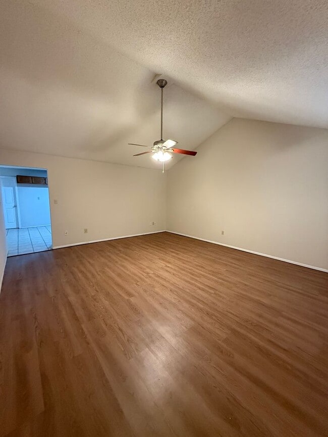 Foto del edificio - 404 N Nolan River Rd