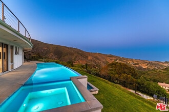 Building Photo - 28405 Via Acero