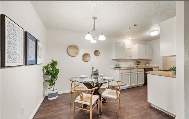 Foto del edificio - 6630 Parkview Ln