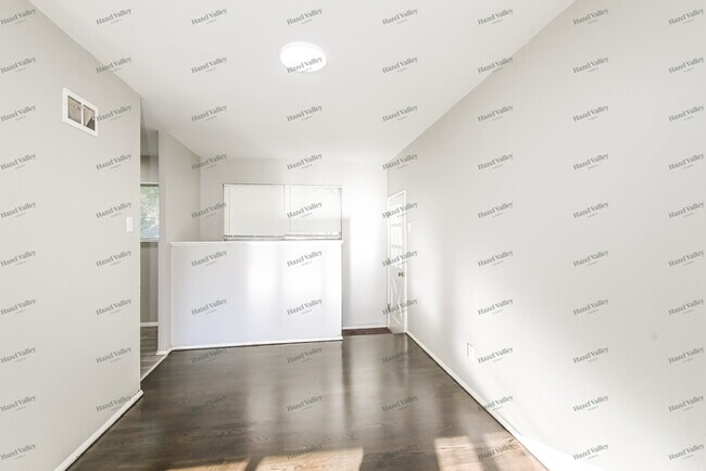 Foto del edificio - 1825 Clover Ln