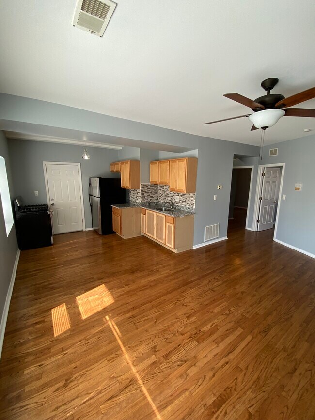 Building Photo - 4107 W Iowa St