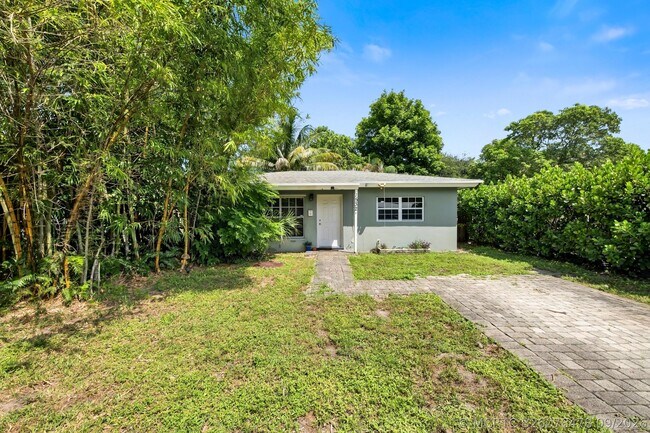 Building Photo - 1532 NW 7th Ave