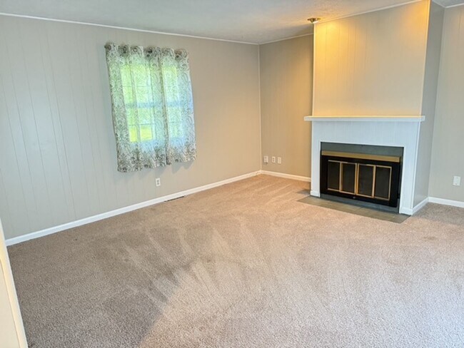 Foto del edificio - Beautiful 2 BR house in Bloomington. 1.5 bathroom