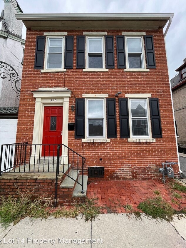 Primary Photo - 2 br, 1.5 bath House - 320 W. Broad St.
