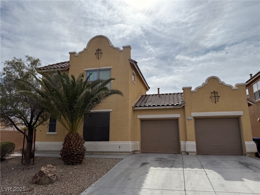 Foto principal - 5717 Red Roof St