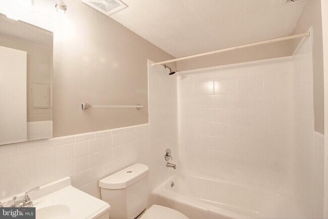 Foto del edificio - 1599 N East St