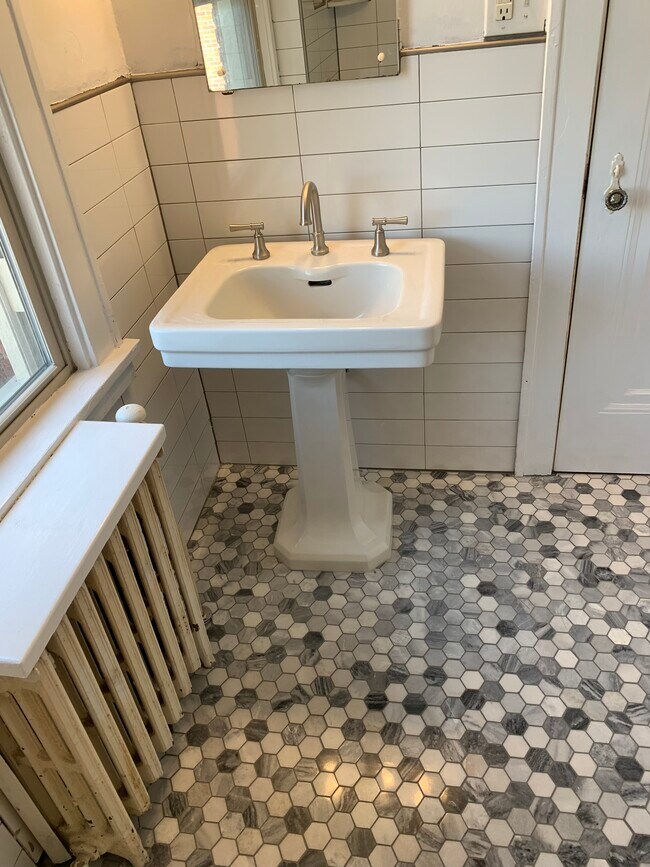 Foto del edificio - 2638 Fenwick Rd