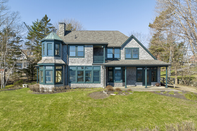 Foto del edificio - 876 Shore Rd