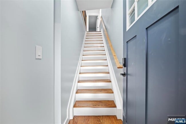 Building Photo - 8 Essex St