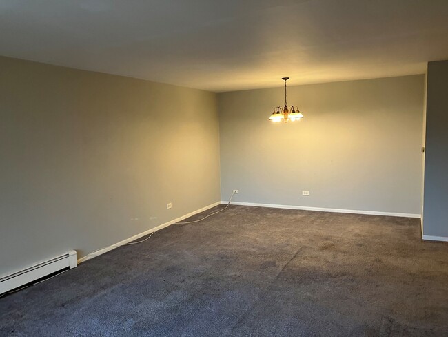 Building Photo - 1311 S Finley Rd