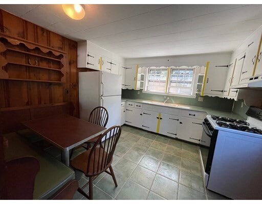 Building Photo - 85 Blackmore Pond Rd