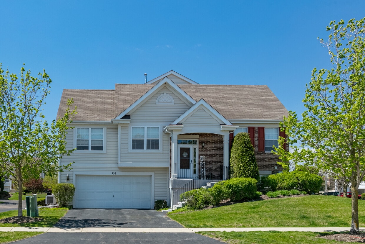558 Treble Ln, Volo, IL 60073 Townhome Rentals in Volo IL