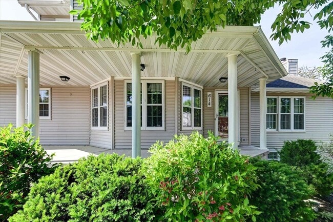 Building Photo - 614 Worthington Way