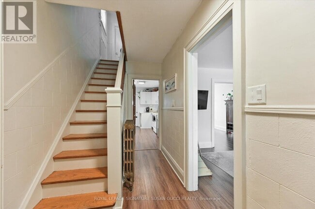 Building Photo - 31 Lesmount Ave