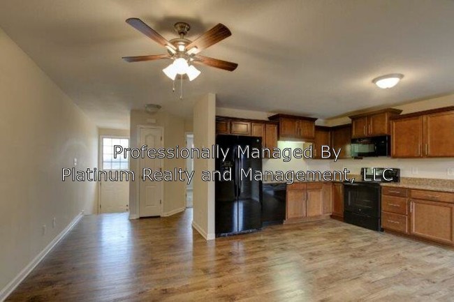Building Photo - 1720 Thistlewood Dr