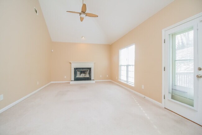 Building Photo - 1009 Streamdale Point W