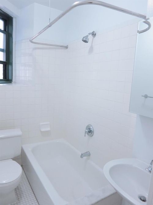 Foto del edificio - 528 E 79th St