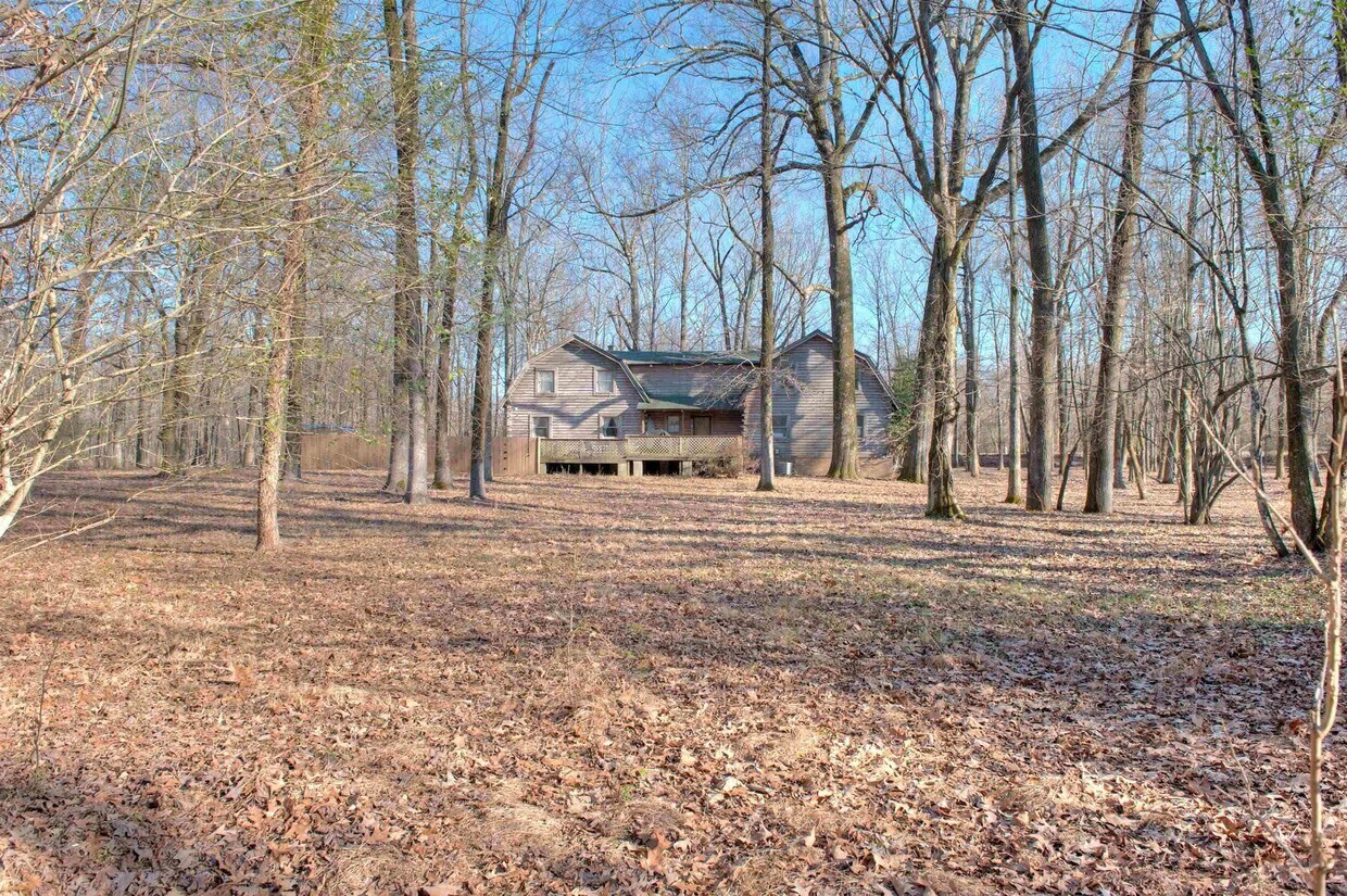 Building Photo - 635 Sycamore Rd