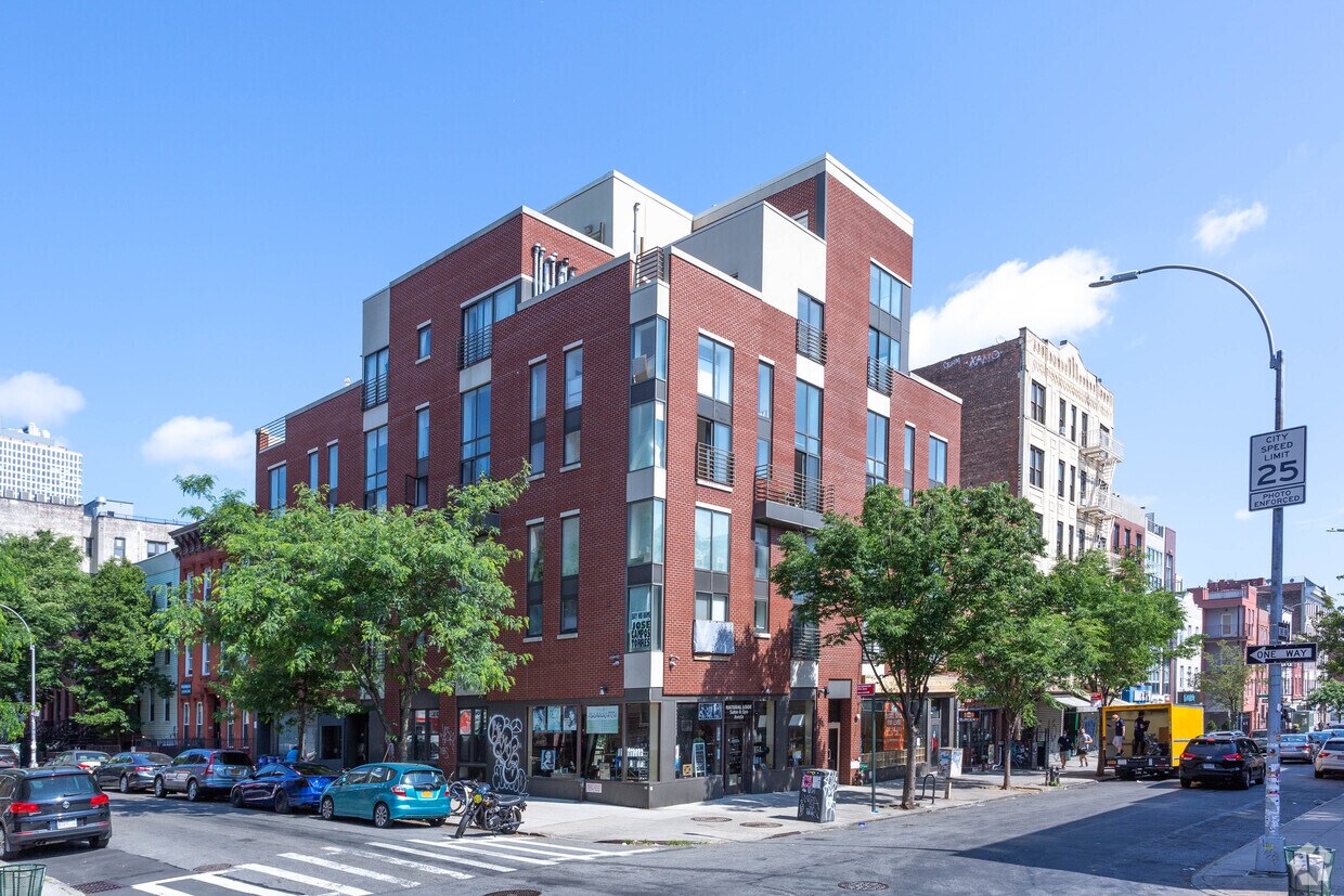 Foto principal - 320 Bedford Ave