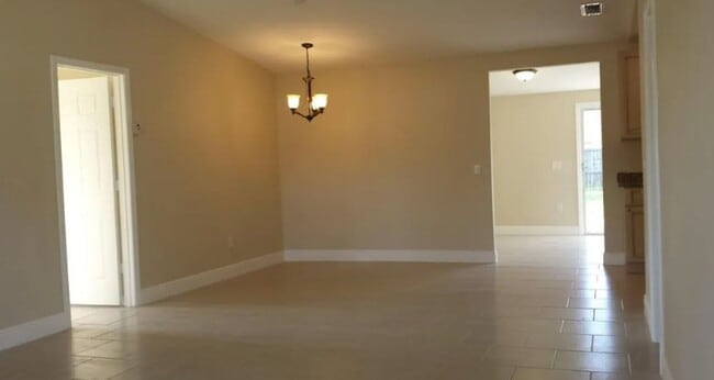 Foto del edificio - 3 bedroom 2 bath for rent