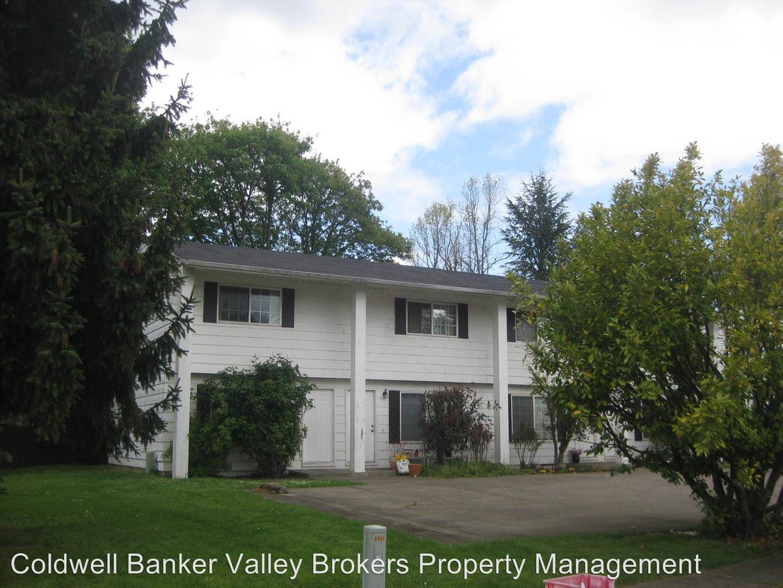 Primary Photo - 1750-1756 SE Lilly Pl