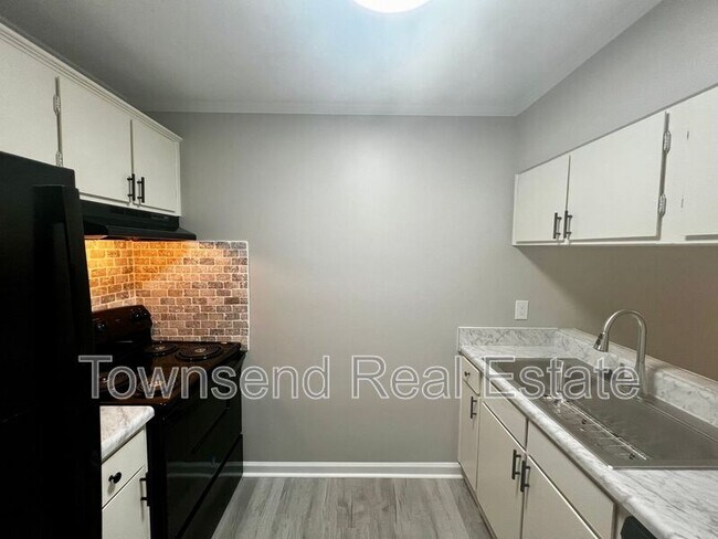 Foto del edificio - 5853-G Century Oaks Drive
