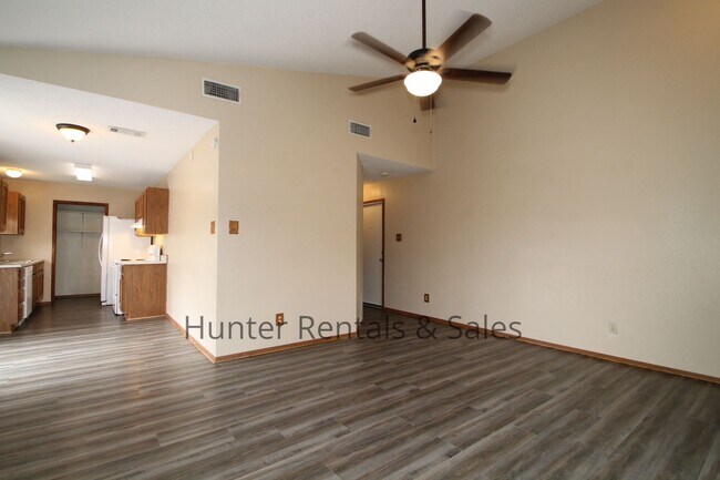 Foto del edificio - Willowsprings Two Bedroom Cutie!