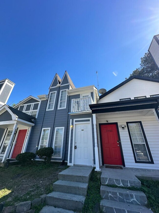 Building Photo - 2 Bedroom / 2.5 Bath Townhome for Rent