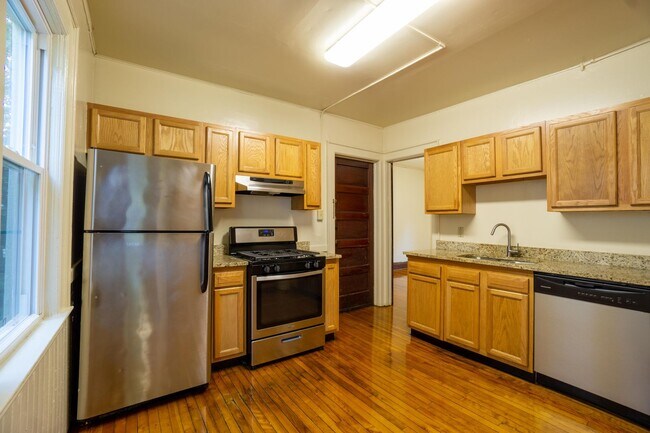 Building Photo - 829 Westcott St