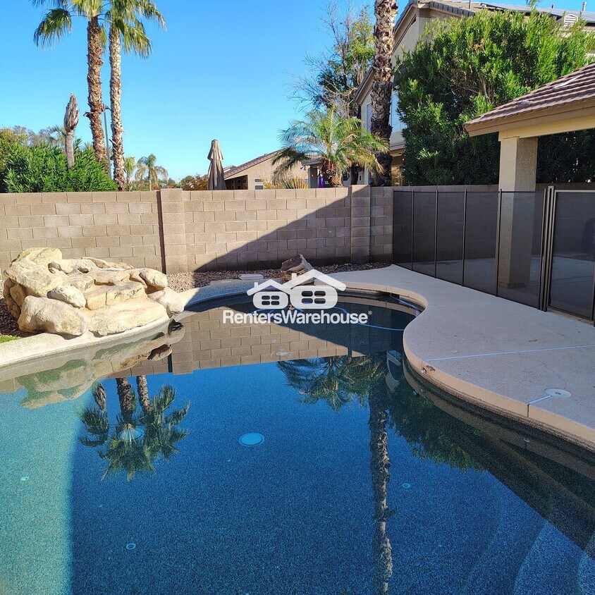 Foto del edificio - 260 E Constitution Dr