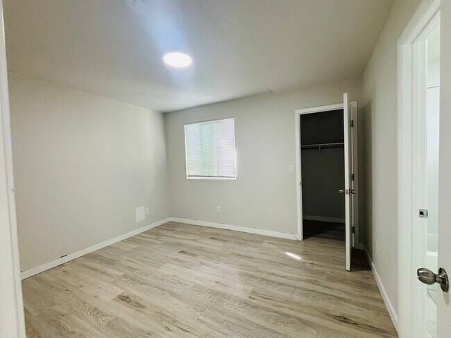 Foto del edificio - 7251 Elk Cir