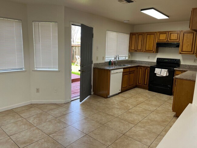 Building Photo - Get $300 Off The First Months Rent If Move...