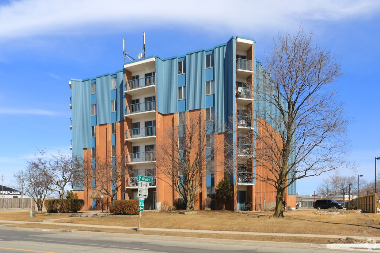 36 River Rd E, Kitchener, ON N2B 2G2 36 River Rd E Kitchener, ON