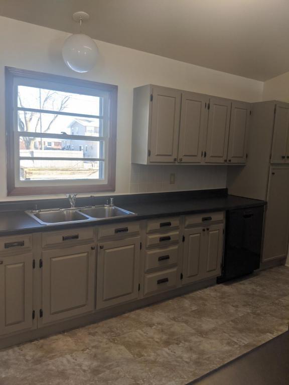 Foto del edificio - 1320 Meadowbrook Dr